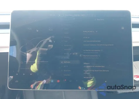 2023 Tesla Model Y z USA, uszkodzony, nr VIN 7SAYGDEFXPF801908